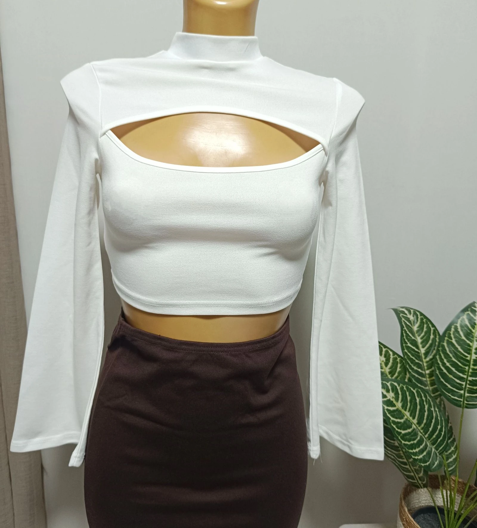 Blusa feminina branca com mangas acampanadas. Blouse femme – photo 2